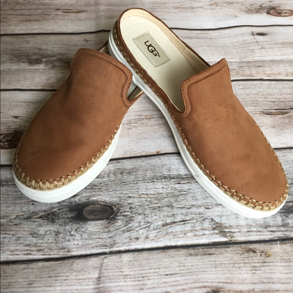 Ugg Slide On Casual Shoe Size: 9.5